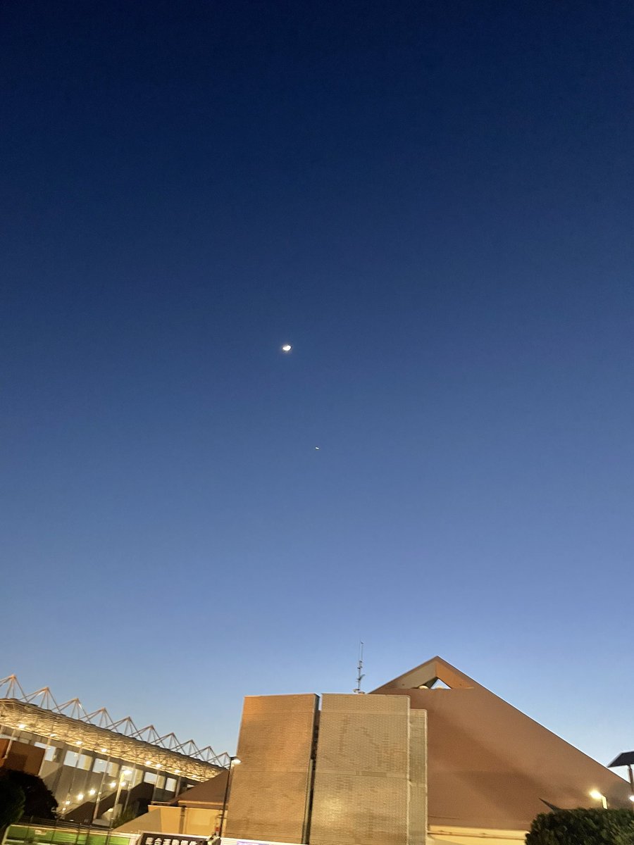 月と星！ https://t.co/lDfAros3FJ