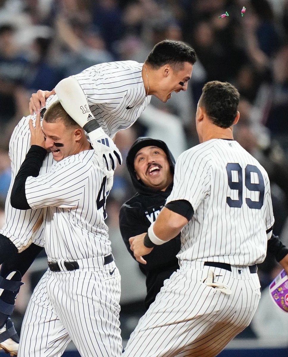 jdun1031's tweet photo. Good morning, Yankee fans ✌️ https://t.co/tV1rp2bys0