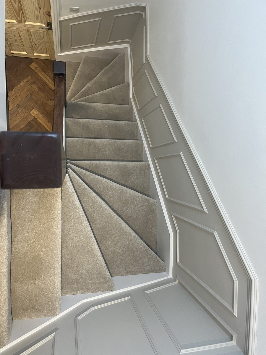 📌Refurbished Staircase📌 A Stair runner supplied &amp; fitted on the main stairs, plus close covered install on the 1st floor stairs. <a href="/CormarCarpets/">Cormar Carpets</a> Primo Ultra colour Cloudy Bay with silver/grey binding. Installed on Cloud 9, Cumulus 11mm underlay to this property in North Cheam.