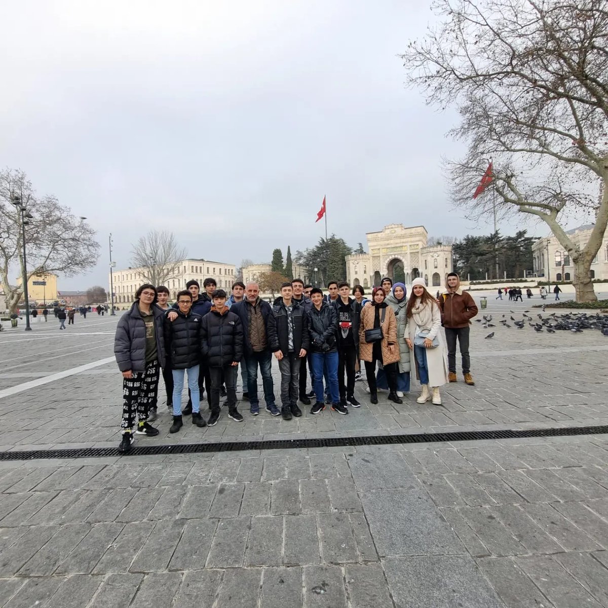 "Gençlerin topluma uyum becerilerini milli ve manevi değerler kapsamında nasıl geliştirebiriz?" Bu soruya cevap aramak için Tarihi Yarım Adada  Arkeoloji müzesi, Topkapı Sarayı ve Yerebatan Sarnıcını ziyaret ederek ecdadın açtığı yolllardan ilerledik.
#harezmuze
#harezmimodeli