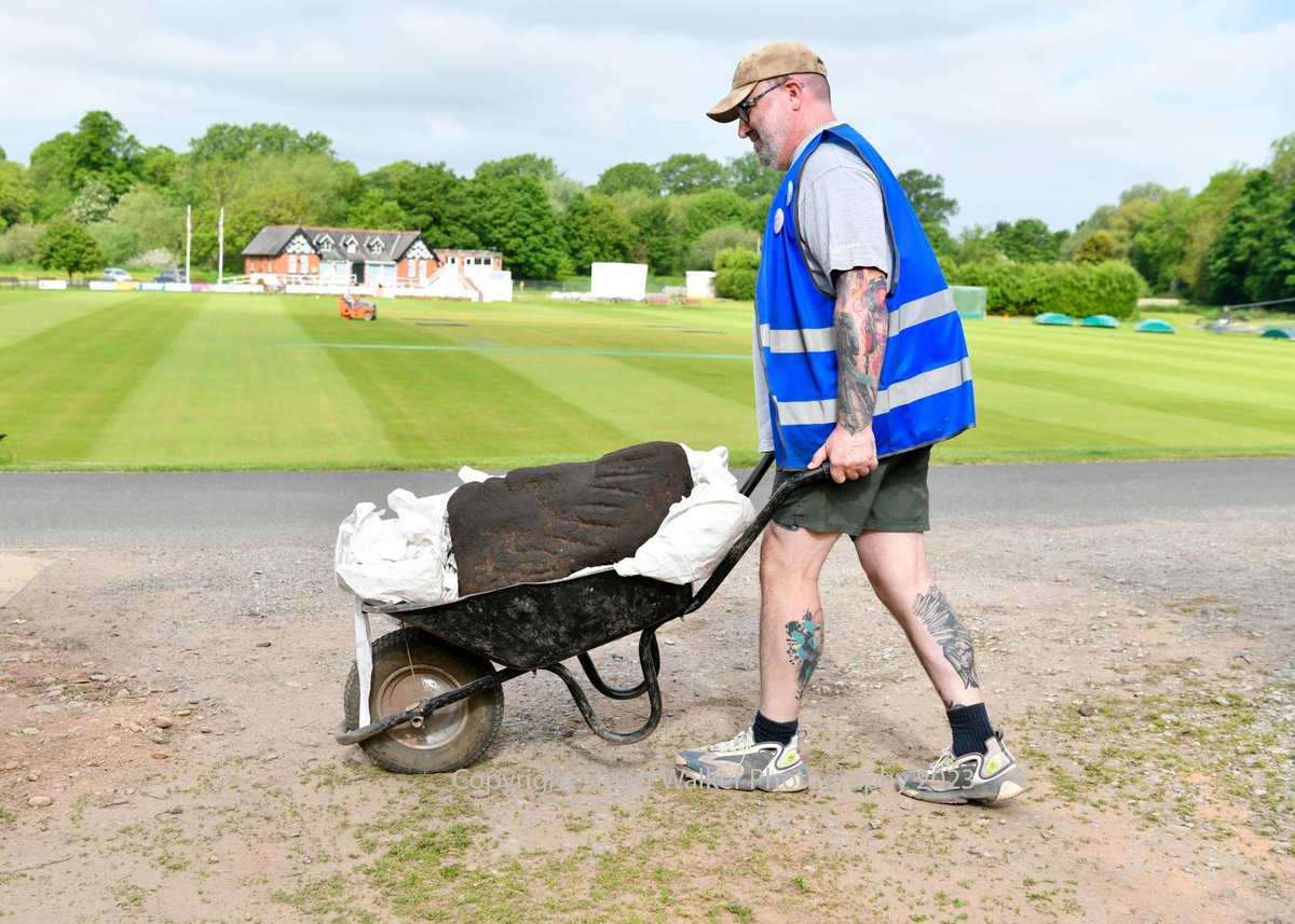 StuWalkerPhotos's tweet photo. Two amazing large Roman sculptures carved from sandstone have been uncovered at the Roman Bath House archaeological dig at Carlisle Cricket Club. Experts initially think that they could be of Emperor Septimus Severus and Emperoress Julia Domna https://t.co/lDrEOHI8j5