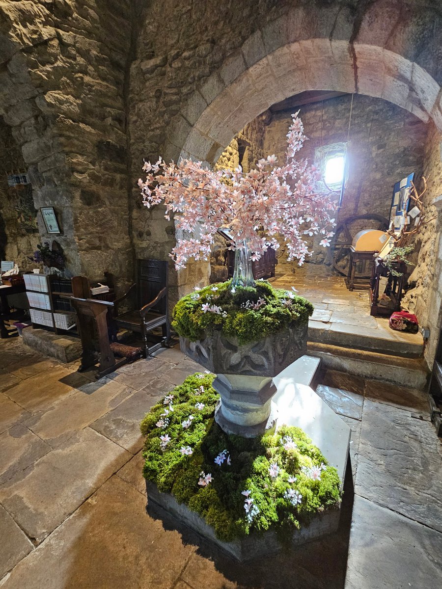 HikingManchest1's tweet photo. Font dressed for a wedding at the beautiful 12th century church of St Michael & All Angels, Hubberholme, #Yorkshire
#FontsonFriday #YorkshireDales #FaithBuildingFriday #SpottedOnMyWalk #hiking https://t.co/bYIIl6gII7