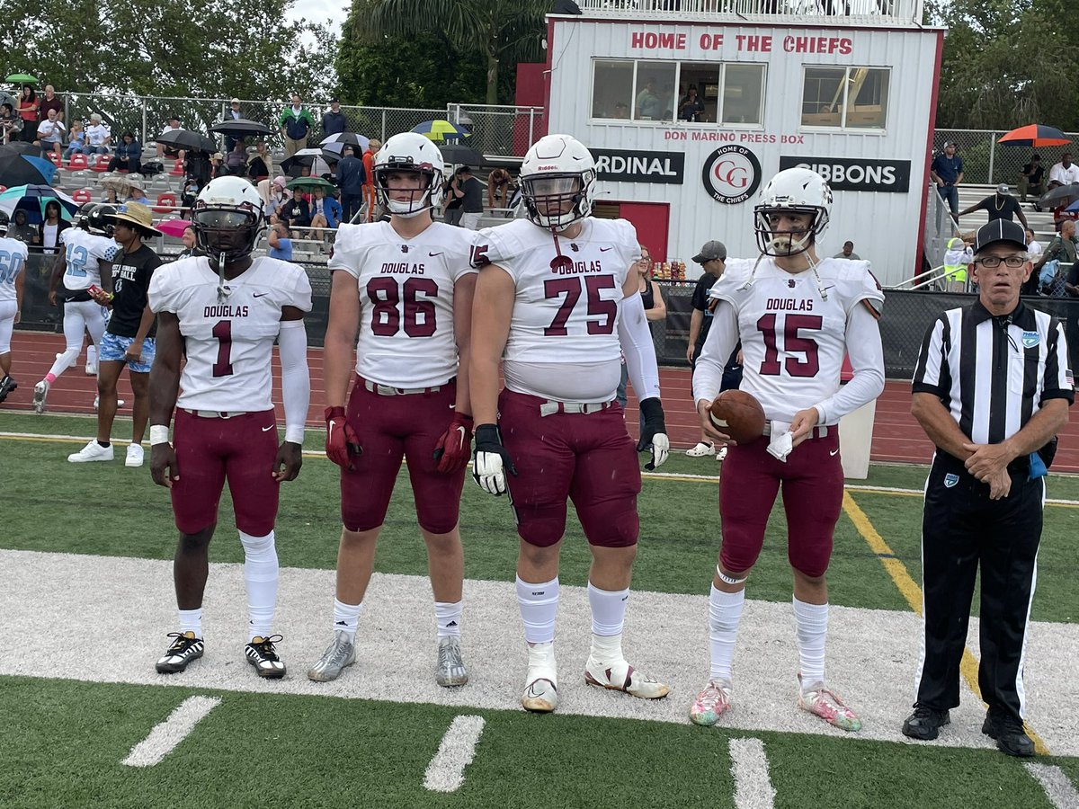 larryblustein's tweet photo. Spring football in Fort Lauderdale, Florida. @PrepRedzoneFL @DanLaForestFB @FlaHSFootball @SFHSSports @BCAA_Sports https://t.co/DGdOwwCacH