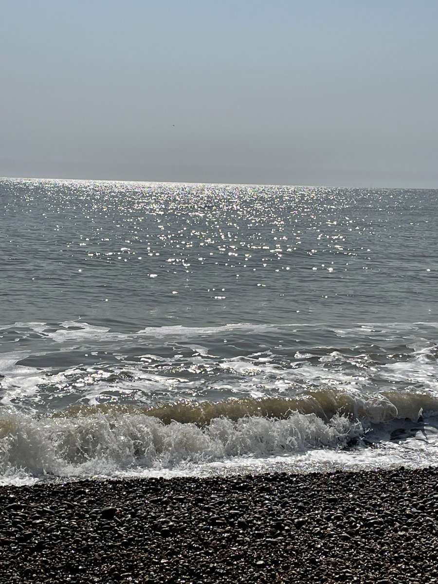 It's a beautiful morning here in Aldeburgh. Our gallery is a hop and a skip from the beach and even after 41 years of being on the Suffolk coast, the sea never tires of being magnificently beautiful.

#suffolkcoast #artgalleryinaldeburgh #aldeburghbeach