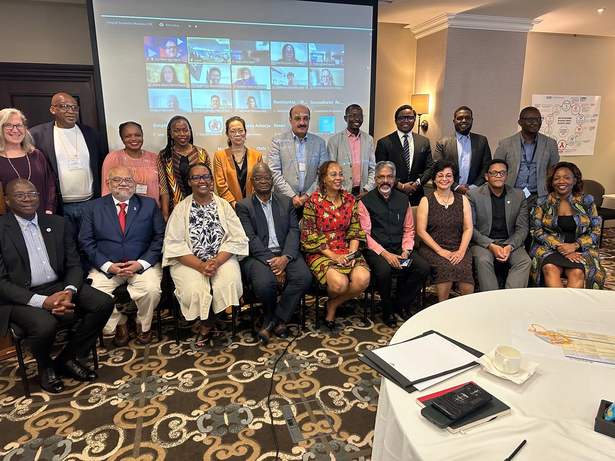 ilo_pretoria's tweet image. "UN Deputy Regional Directors in the Africa Region (ESA) held a Dialogue with the Regional AIDS Team for Eastern &amp;amp; Southern Africa @UNAIDS_ESA
(RATESA) on revitalizing the Joint Programme on HIV and AIDS. @ILOAfrica DRD, @petervan_rooij was there alongside UNFPA and
@UNICEF