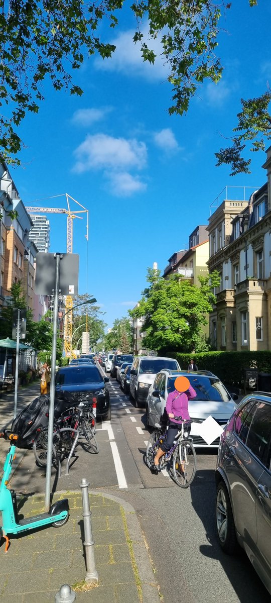 Bernhard auf dem Klapperrad tweet media