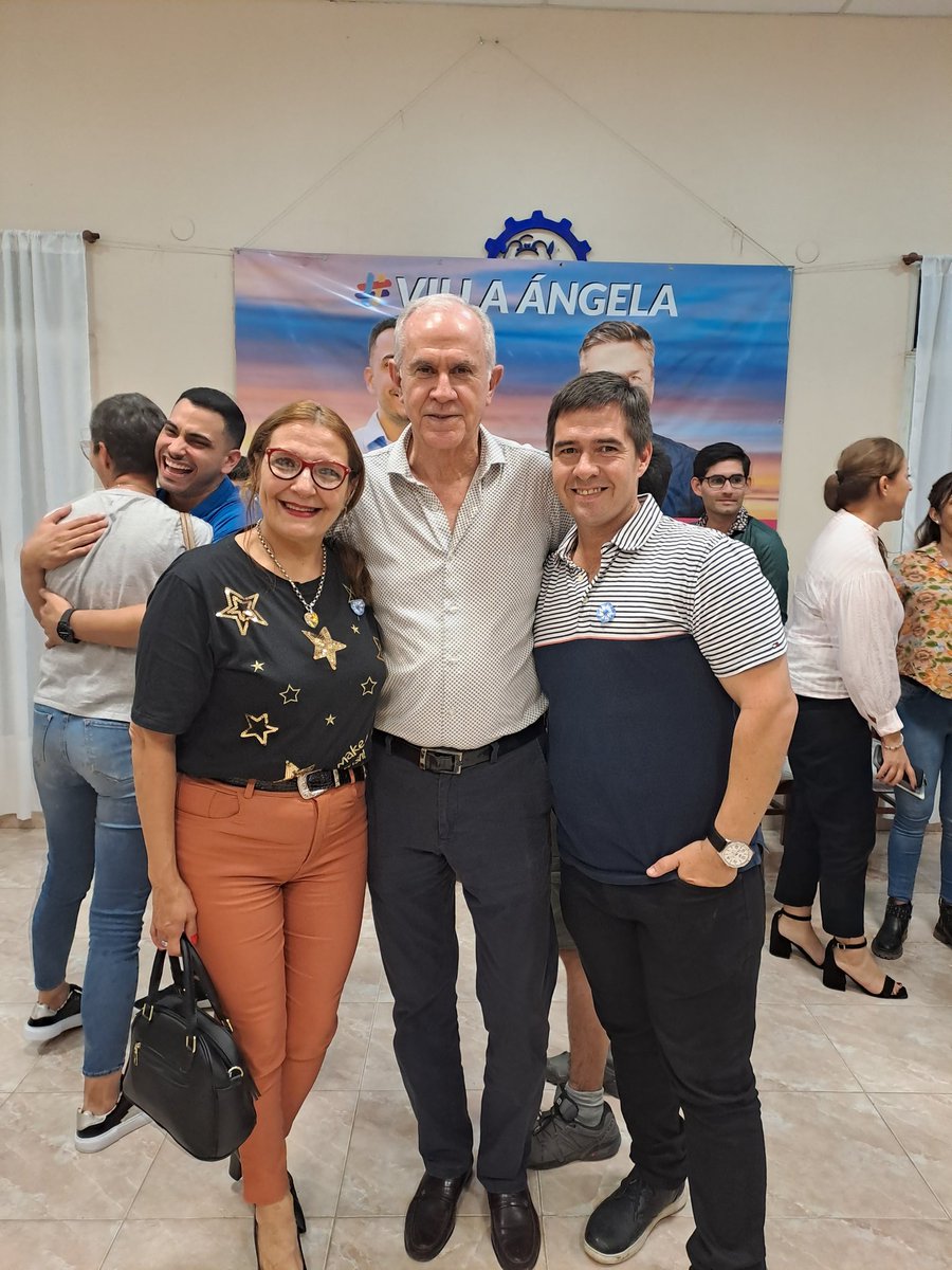BisoniLaura's tweet photo. En el dia de ayer recibimos la visita del ex gobernador de chaco,Roy Nikich quien hoy es pre candidato a intendente de la capital chaqueña  por la lista #653z  que encabeza @LeandroZdero
Un gran numero de personas se dieron cita al evento.
@lidiasaya
@PRO_Mujeres @horaciorlarreta https://t.co/NipZZOzTaz