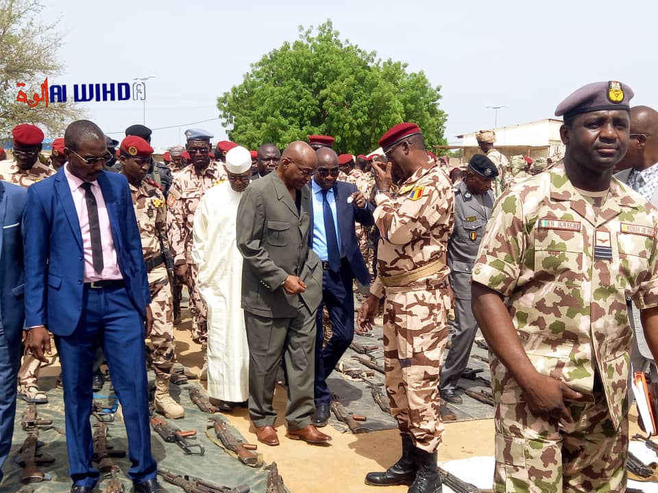 alwihdainfo's tweet photo. #Tchad : la coordination mixte des armements a présenté ce mercredi 24 mai à la presse, 2459 armes de différents calibres qui ont été saisies lors de ses patrouilles effectuées sur le territoire national. La présentation s'est déroulée en présence du premier ministre https://t.co/MReiMryw4H