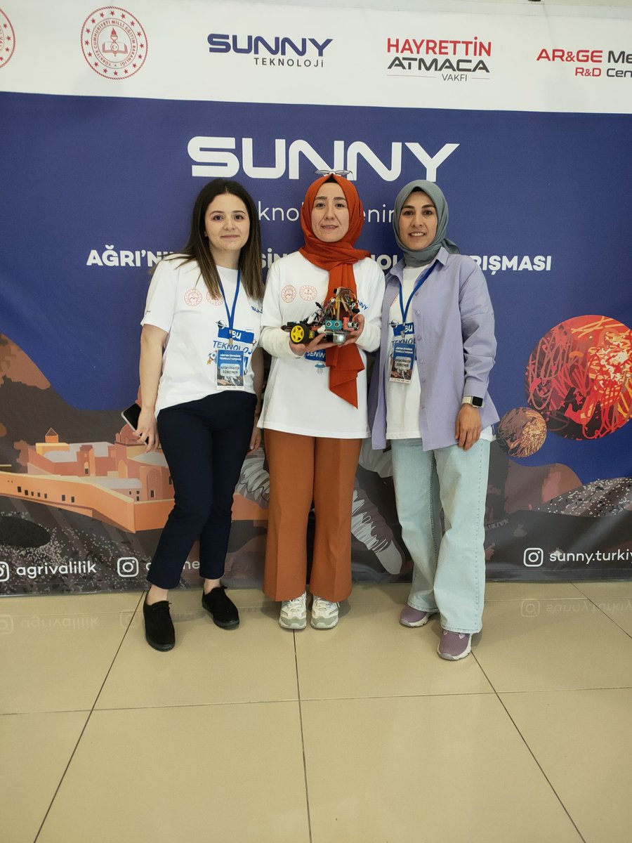 diyadinmem's tweet photo. Ağrı'nın Zirvesinde Teknoloji Yarışması'nda finale  ilçemizden Cemal Kaya Anadolu Lisesi ve Diyadin Anadolu İmam Hatip Lisesi katılmıştır.Danışman öğretmenlerimizi ve öğrencilerimizi tebrik ederiz.
@tcmeb
@miakarali
@agrimem
@hasan_kokrek 
@Diyadin004
@remzi0479 https://t.co/D6JsBRgcqZ