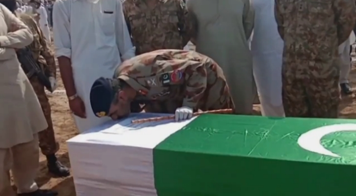 ImShalo's tweet photo. Salute to the jawans of the armed forces, who are sacrificing present for our future. We are indebted to them forever.   

#YoumETakreemPakistan https://t.co/SeSzZxqaeS