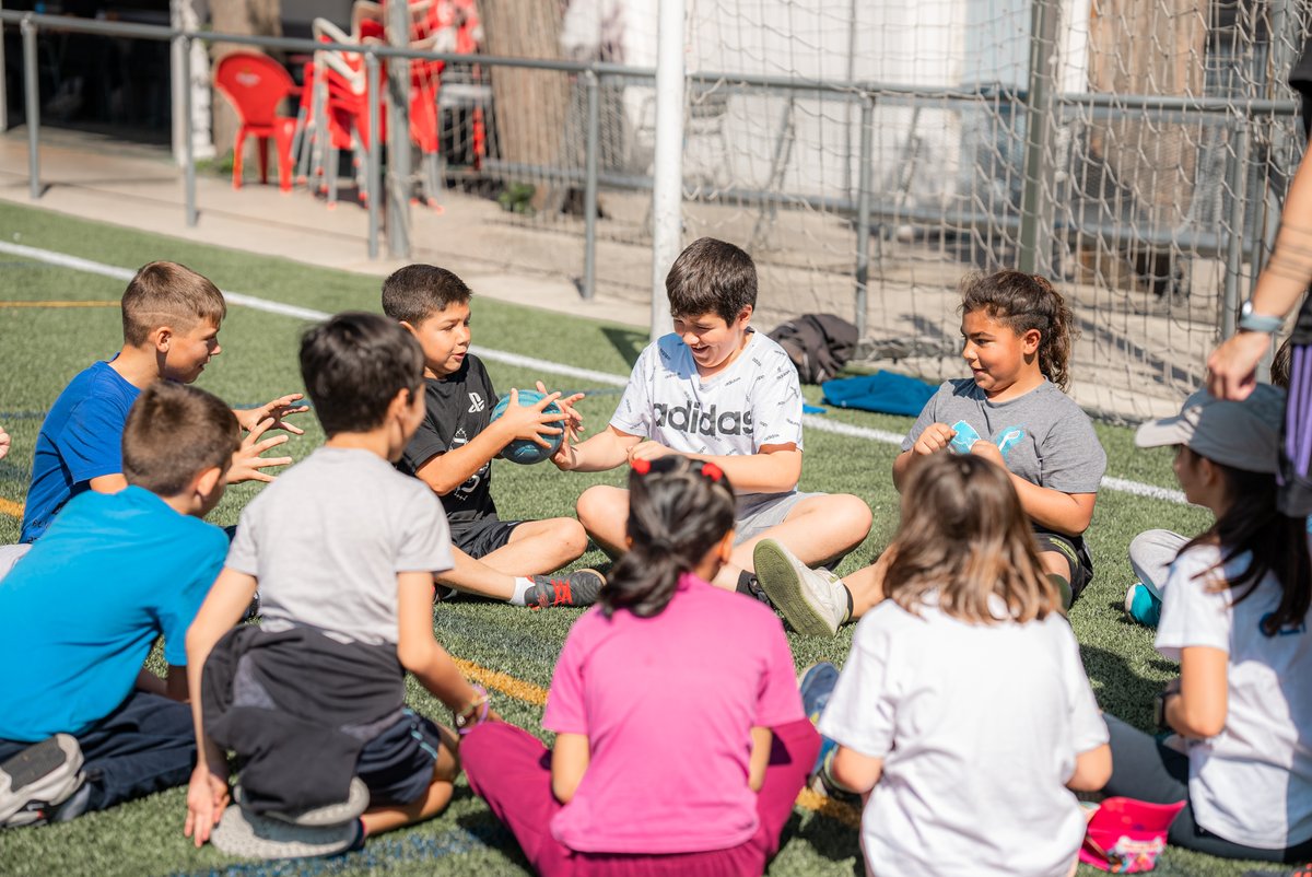 🪧Ha tornat el #rodajocs i per fi hem pogut fer una activitat intercentres a +educació! 

💡Ha estat gimcana esportiva ambientada en el #PassaportEdunauta amb la participació de <a href="/EscMaquinista/">Escola La Maquinista</a>, <a href="/ieeltiler/">I E El Til·ler</a>, <a href="/EscBarodeviver/">Escola Baró de Viver</a> <a href="/MFinestrelles/">Molí de Finestrelles</a>! 🚀

🔗meseducacio.coop/2023/05/24/tor…