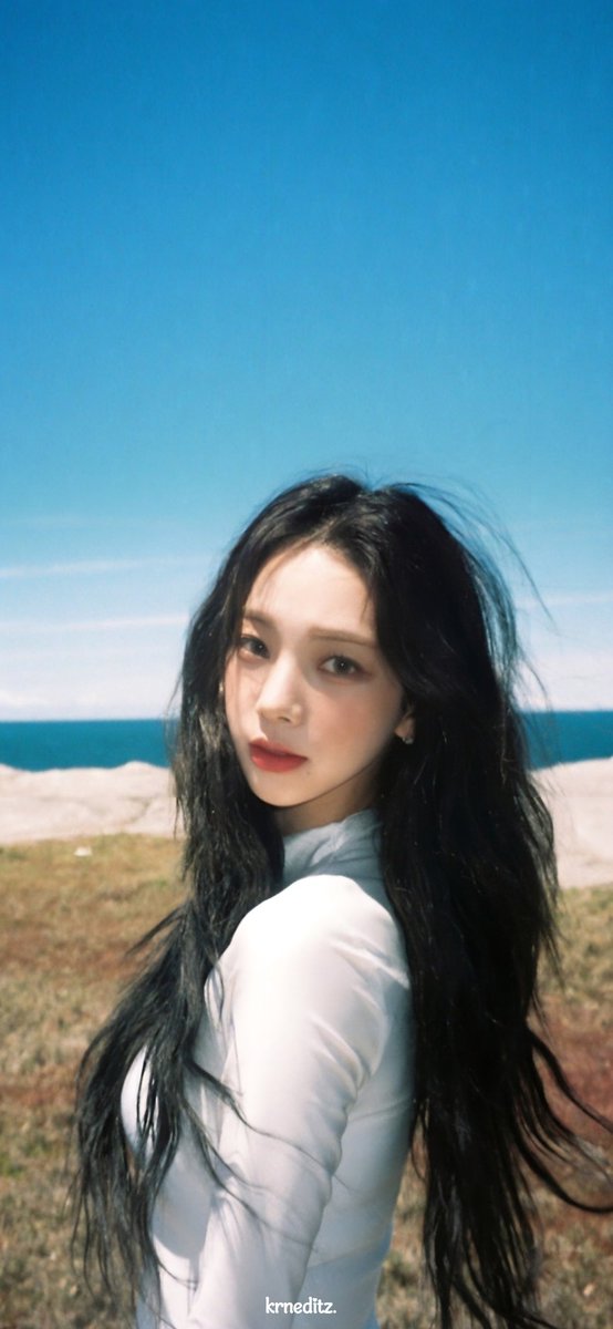 krneditz's tweet photo. » 230524 Karina 'MY WORLD' Jacket Behind Cut 
–– extended wallpaper/lockscreen 🤍

#KARINA #카리나 #aespa https://t.co/fMIE8azD6B