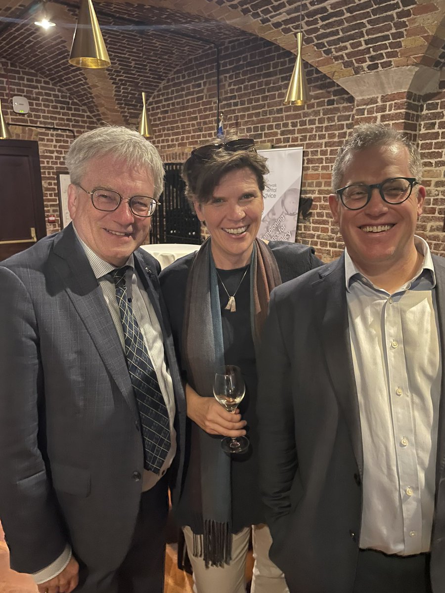PresINGSA's tweet photo. Flying the @INGSciAdvice flag & standing up for #evidence at events on 4 continents in 6 months #CapeTown #WashingtonDC #Medellin & yesterday #London examining roles of #culture & #language on #EuropeanContinent with @RoySocChem @jameswilsdon @Kristiann_NZ @HumanomicsMap @WFSJ https://t.co/TW5h3uOY6E