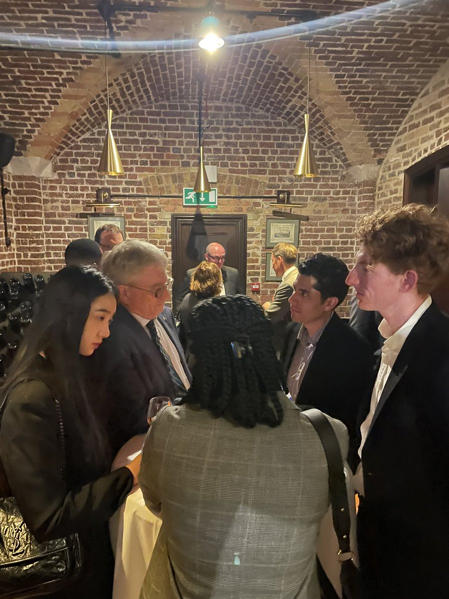 PresINGSA's tweet photo. Flying the @INGSciAdvice flag & standing up for #evidence at events on 4 continents in 6 months #CapeTown #WashingtonDC #Medellin & yesterday #London examining roles of #culture & #language on #EuropeanContinent with @RoySocChem @jameswilsdon @Kristiann_NZ @HumanomicsMap @WFSJ https://t.co/TW5h3uOY6E