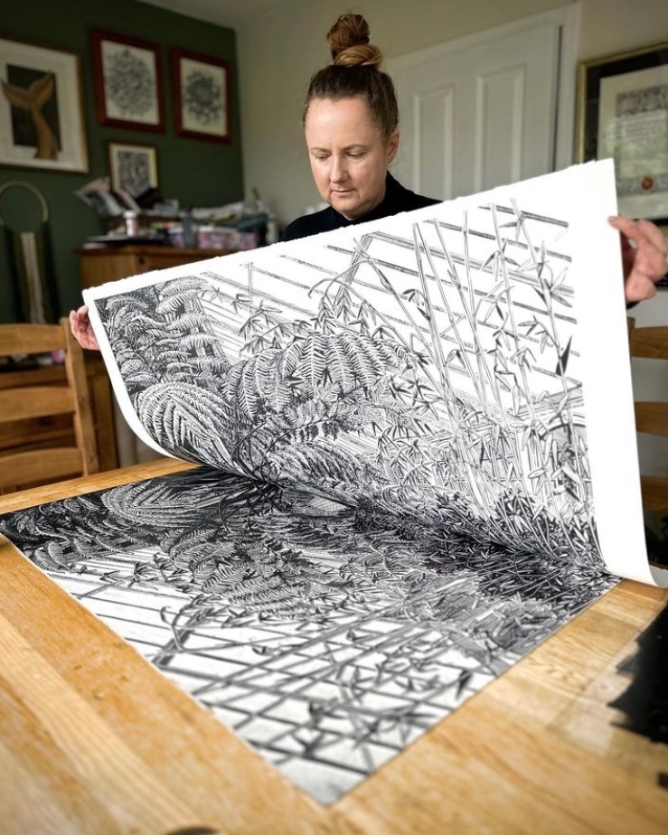 peopleofprint's tweet image. Incredible pics of ‘House of Ferns’ giant Linocut by POP Member Sea Nest Art Studio🖤
Limited edition of 50, #handprinted without a press.