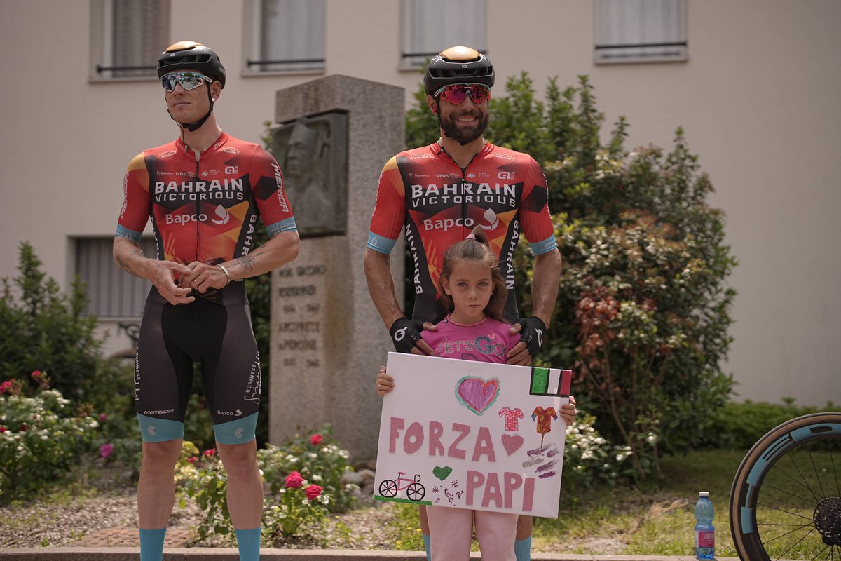 Watch out, this tweet has plenty of sweetness in it ❤️
.
Attenzione, questo tweet contiene molta dolcezza ❤️

#GirodItalia #Giro