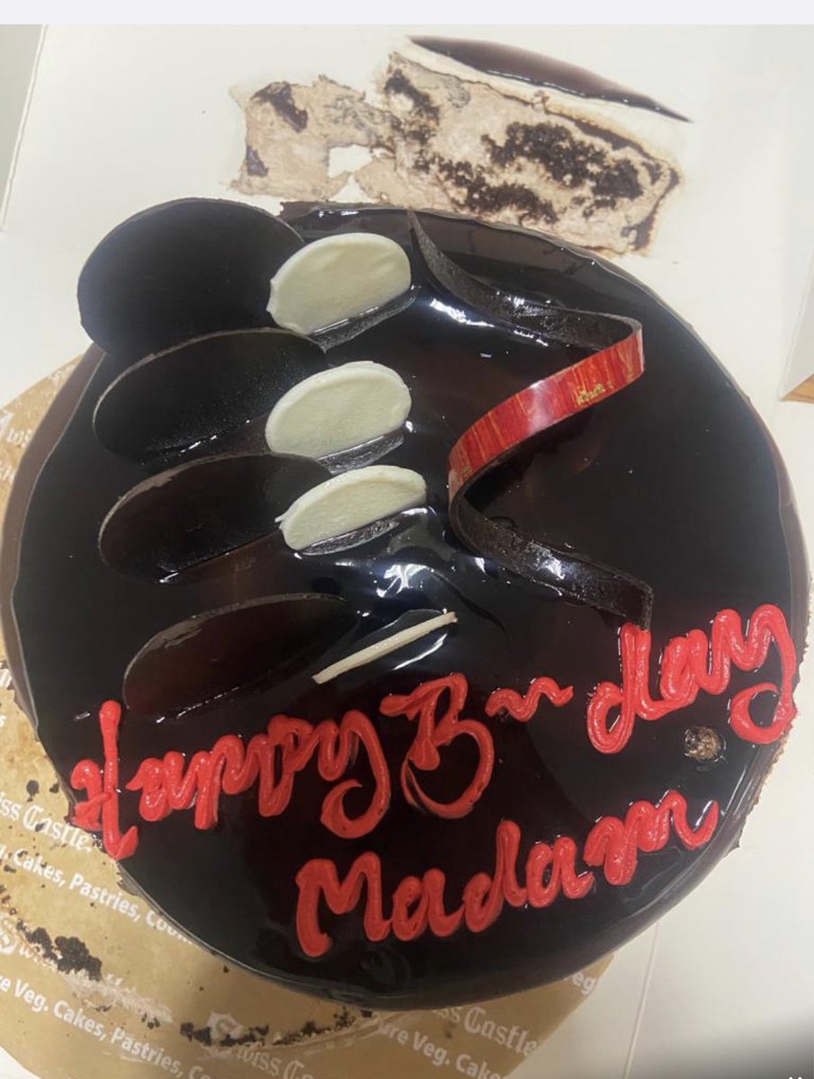 myadla's tweet photo. So sweet of my team for Bday celebration.Lots of happiness . Blessed to have a wonderful group .Thanks all of you @drvikramkumarb @BantewadDevidas  @ChegePrafull @harshavguptha8 @kSoundarya10 @HydNephForum #gandhinephrology https://t.co/dwy6MgGoI9