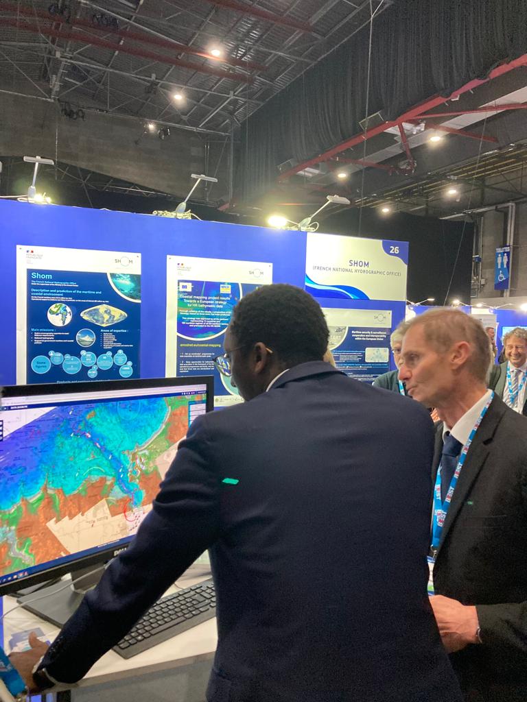 shom_fr's tweet photo. Et ravis d'avoir présenté nos activités de planification de l'espace maritime - notamment en Guyane - au Ministre @HerveBerville ! Rendez-vous à Brest en novembre 😉 https://t.co/09LkmnPZNy