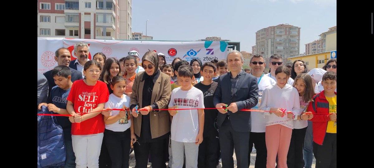 sultangazimem1's tweet photo. Malatya İl Milli Eğitim Müdürü Sn Hatice ÖZDEMİR, Yeşilyurt İlçe Milli Eğitim Müdürü Sn Caner GÜLER, Şube Müdürlerimiz, Öğretmen ve öğrencilerimizin katılımıyla TÜBİTAK 4007 Özel Çağrısı ile Müdürlüğümüz tarafından hazırlanan projemizin açılışı gerçekleştirildi.🔬⚗️🔭🥼👏 https://t.co/SHrDwfZe1Y