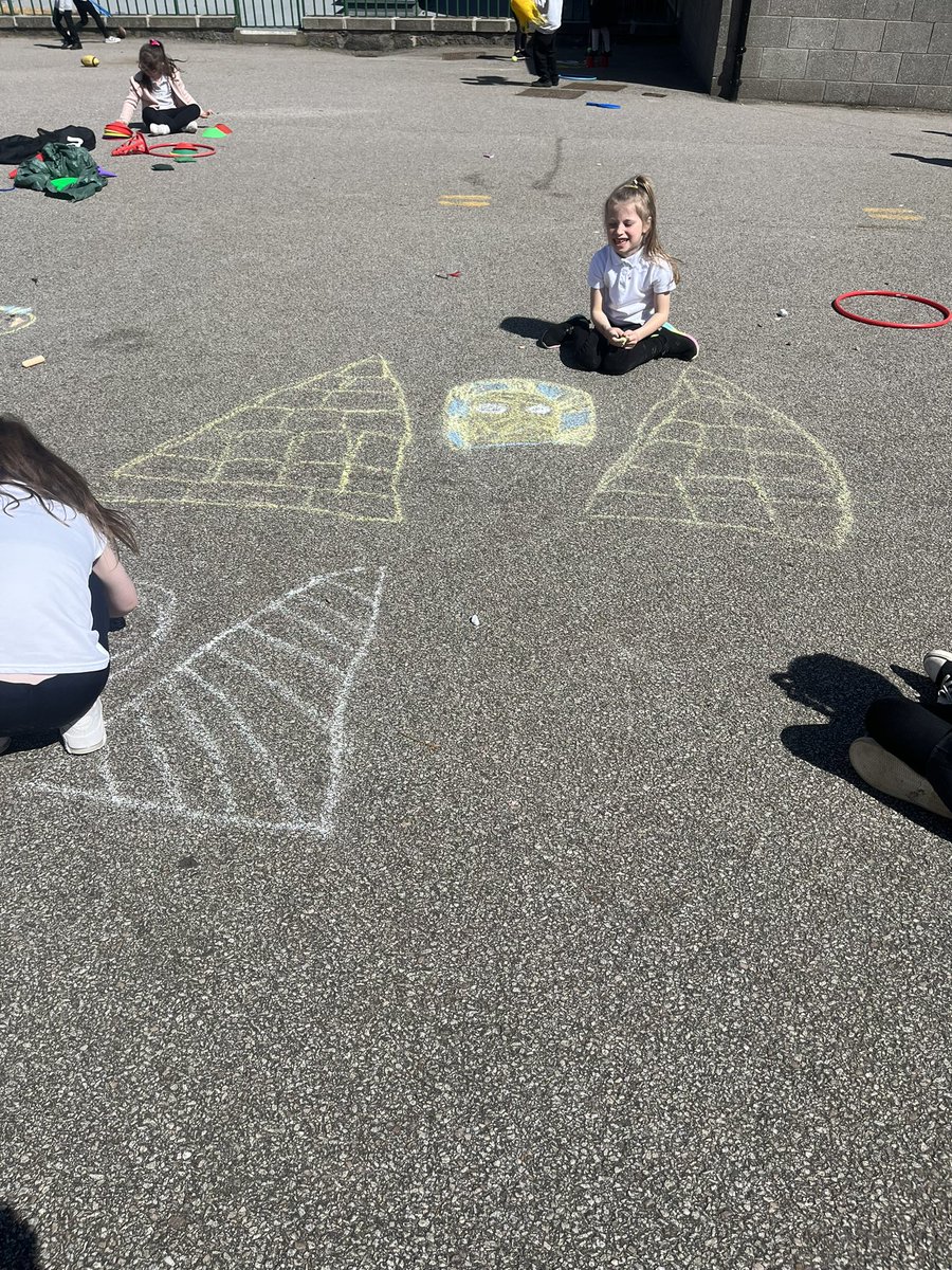 MissBruce00's tweet photo. P2 are on an Egyptian expedition! Rm 3 &amp; Rm 4 are building pyramids and drawing Egyptian pictures. https://t.co/79YoDTe5Ml