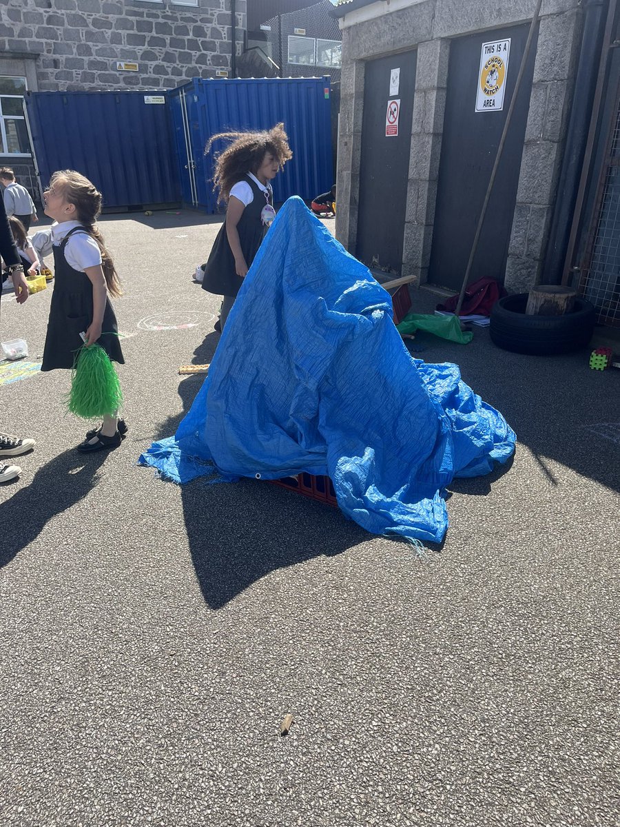 MissBruce00's tweet photo. P2 are on an Egyptian expedition! Rm 3 &amp; Rm 4 are building pyramids and drawing Egyptian pictures. https://t.co/79YoDTe5Ml