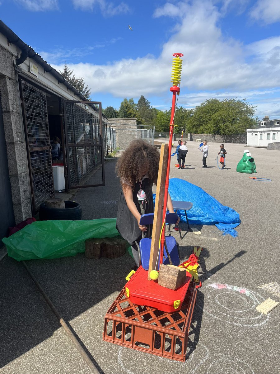 MissBruce00's tweet photo. P2 are on an Egyptian expedition! Rm 3 &amp; Rm 4 are building pyramids and drawing Egyptian pictures. https://t.co/79YoDTe5Ml