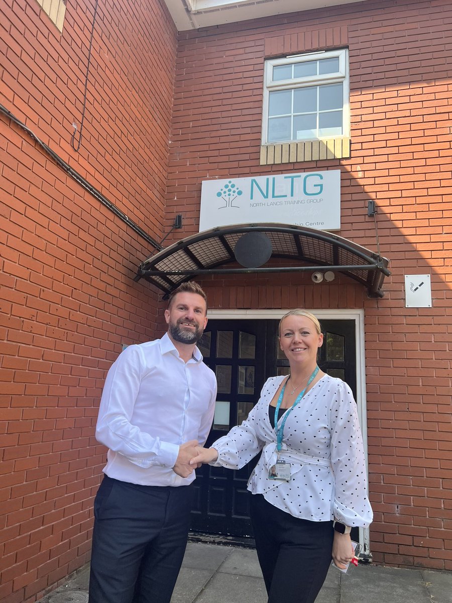 Great meeting with @north_lancs forming another partnership in #loveoldham tackling #digitaldivide #DigitalPoverty watch this space 😉#oldhamhour @muzahidukhan @ShaidMushtaq @OldhamCouncil 👏👏👏👏👏