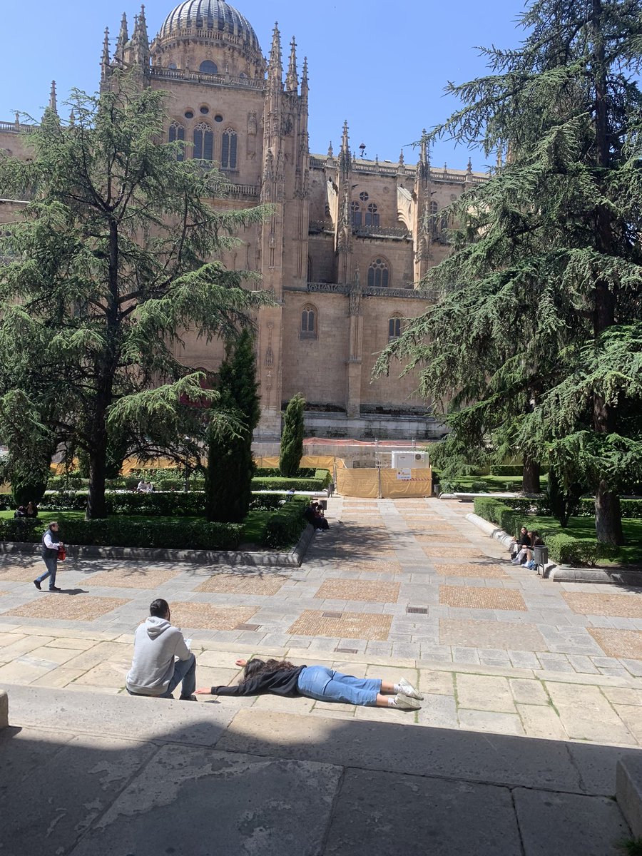 no sé qué le pasa pero la entiendo📚