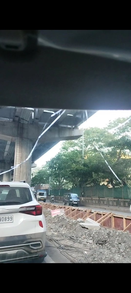 deblinaaa__'s tweet photo. This happened today while I was driving through Maligaon. A concrete cluster fell off from the flyover which is under construction and caused this crack on my windshield. Who is going to compensate me now?
@himantabiswa @CMOfficeAssam @TheAshokSinghal @guwahatiplus
@tnec_IN https://t.co/lCORDRcebt