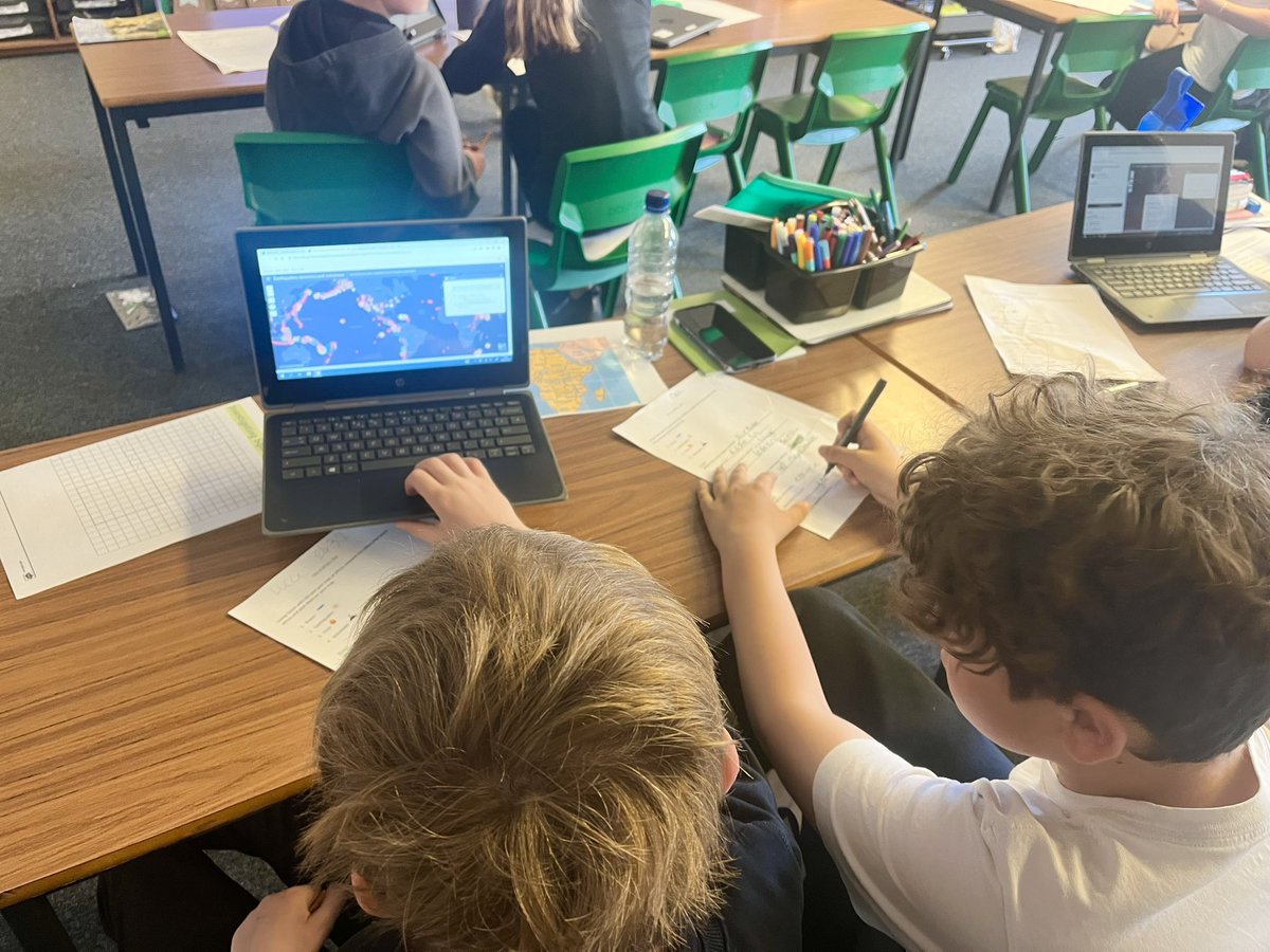 P6 using Teach with GIS today to improve their mapping skills and research rivers, earthquakes, fires and volcanoes in Africa 🤗🗺️ #UoEPDGEp #TeachWithGIS