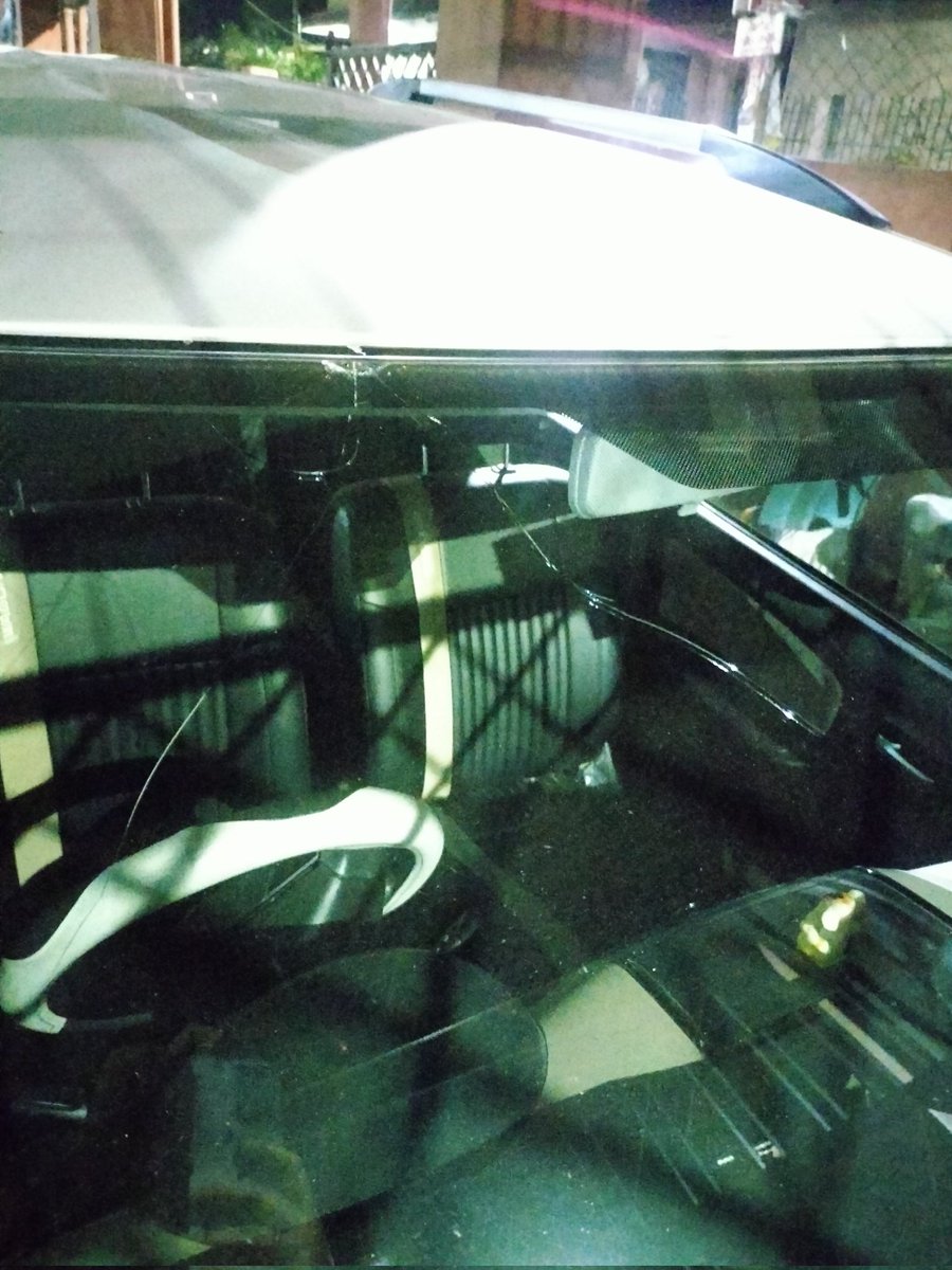 deblinaaa__'s tweet photo. This happened today while I was driving through Maligaon. A concrete cluster fell off from the flyover which is under construction and caused this crack on my windshield. Who is going to compensate me now?
@himantabiswa @CMOfficeAssam @TheAshokSinghal @guwahatiplus
@tnec_IN https://t.co/lCORDRcebt