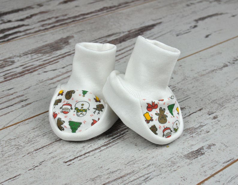 petagadget.com/gadget/cute-ch… Cute Christmas Socks Newborn Baby Socks Cute Booties Socks #Gadget