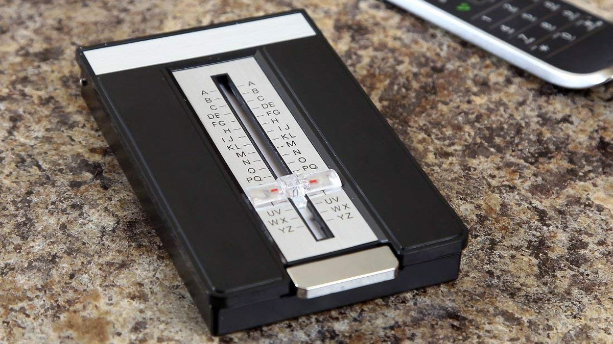 petagadget.com/gadget/retro-f… Retro Flip-Open A-Z Address Book #Gadget