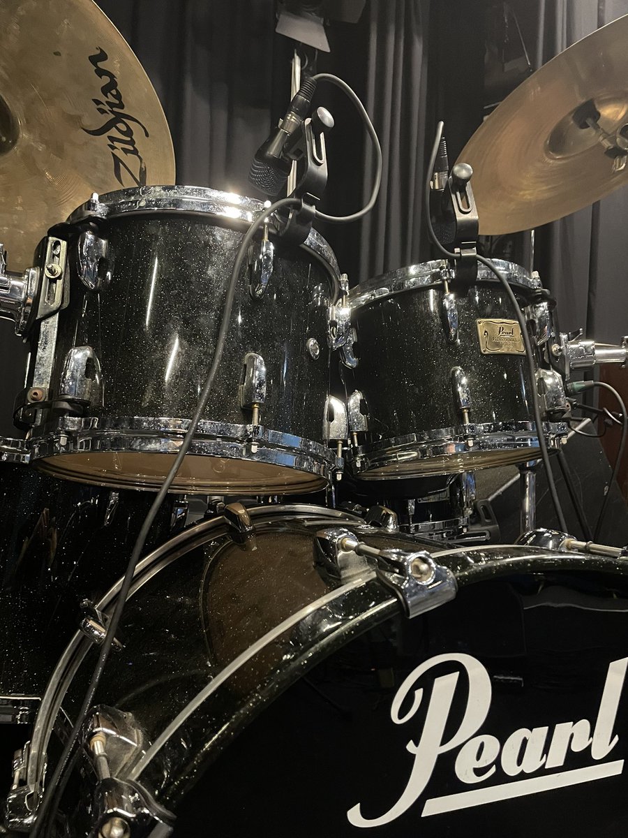 Hothouse Flowers UK Tour 2023 - Show #19 Day #26 - Pocklington Arts Centre - York.
All set again!
Looking forward to it!
Dave🙏
#pearldrumsglobal
#zildjiansticks
#musician
#uktour
#pearldrumset
#pearldrumseurope
#remodrumheads
#walkabout
#hothouseflowers
#photography
#zildjian