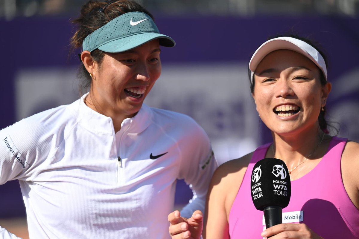 [Court Central] Au coude à coude tout du long, nos joueuses n’ont rien lâché pour ce match de folie 🤩 

👉🏻 Victoire pour les sœurs taïwanaises #HaoChingChan et <a href="/LatishaChanYJ/">詹詠然 Latisha Chan</a> qui se hissent en 1/2 finale sur un super tie-break d’exception ! 🔥

🎾 6-4, 5-7, 10-8
🕙 2:01

📸 :