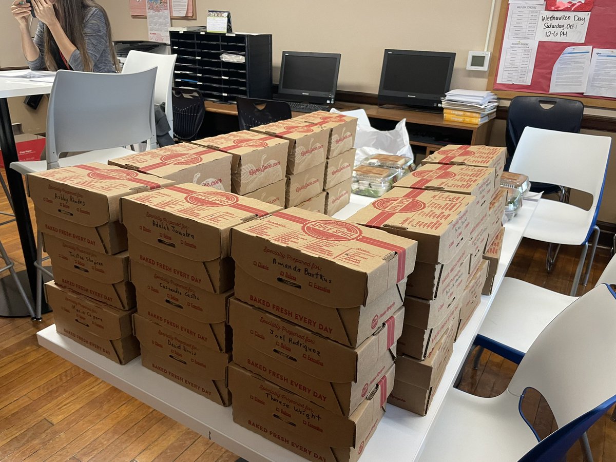 PerryWhs's tweet image. The Weehawken Education Association provided lunch for teachers at Weehawken High School today-  thank you @jillig80  @MsKallertDWS @EDUwithAriel @NJEA #WeeWork @WeehawkenTSD @RobFerullo4 @StefanieCirill1 @FAmato53 @EricCrespoEDU