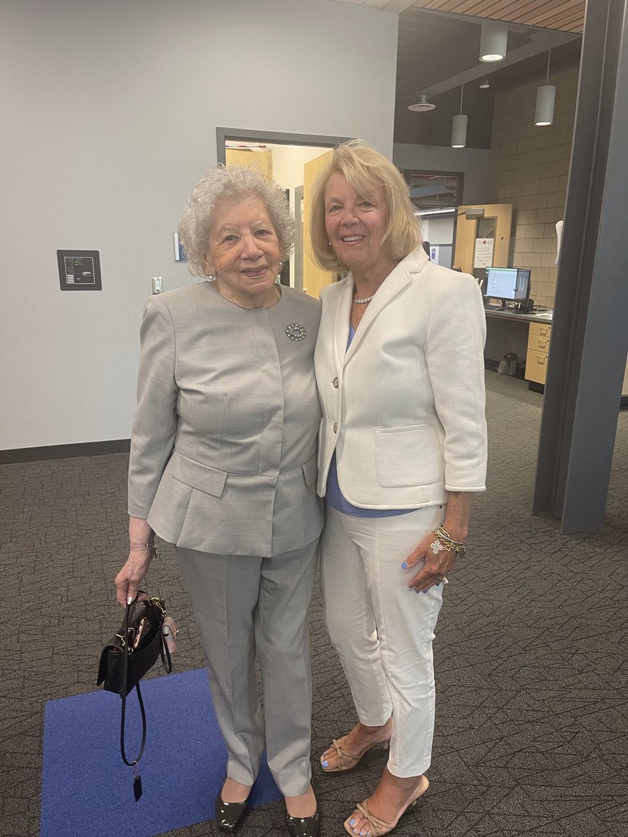 DocH166's tweet image. Attending Chartiers Valley Middle School program celebrating their 2023 “ Schools to Watch “ award with Mayor Betty . Mayor of Bridgeville , great day with a classy lady !!! 💙❤️