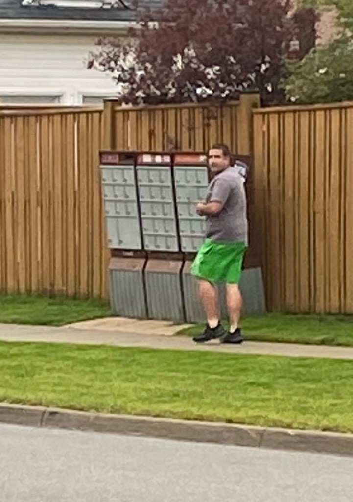 We are looking to identify the below male who sexually assaulted a female in Oakville on May 20.  If you can assist in identifying him please call investigators at 905-825-4777 ext. 8970.

Details: bit.ly/3otDOnf