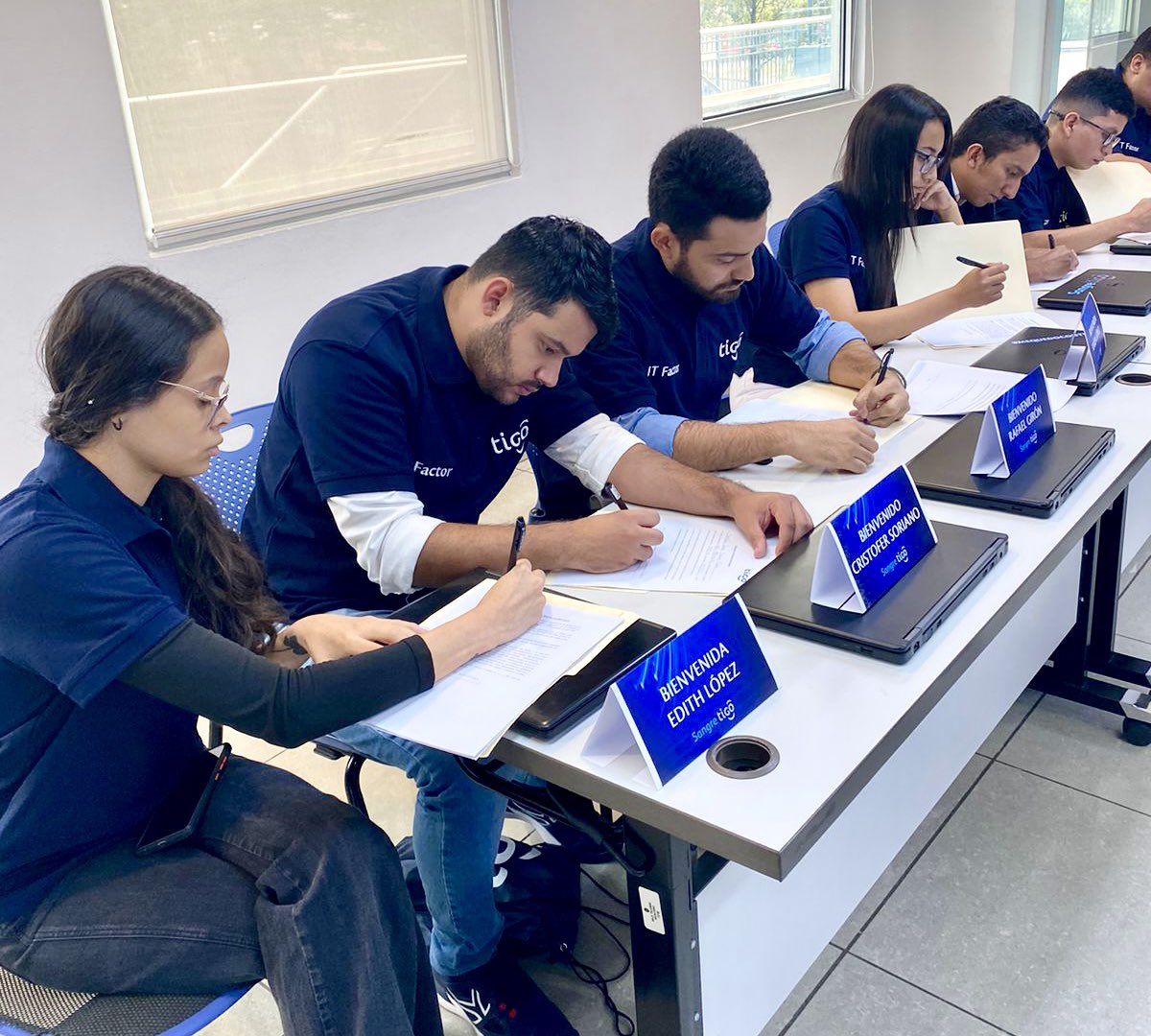 TigoHn's tweet image. ¡Comienza el reto #ITFactor de Tigo! 😎 
La oportunidad para que 20 finalistas puedan demostrar su potencial y talento en una serie de retos del área de IT, Operaciones y mucho más. 🙌🏻 
#ITFactorTigo