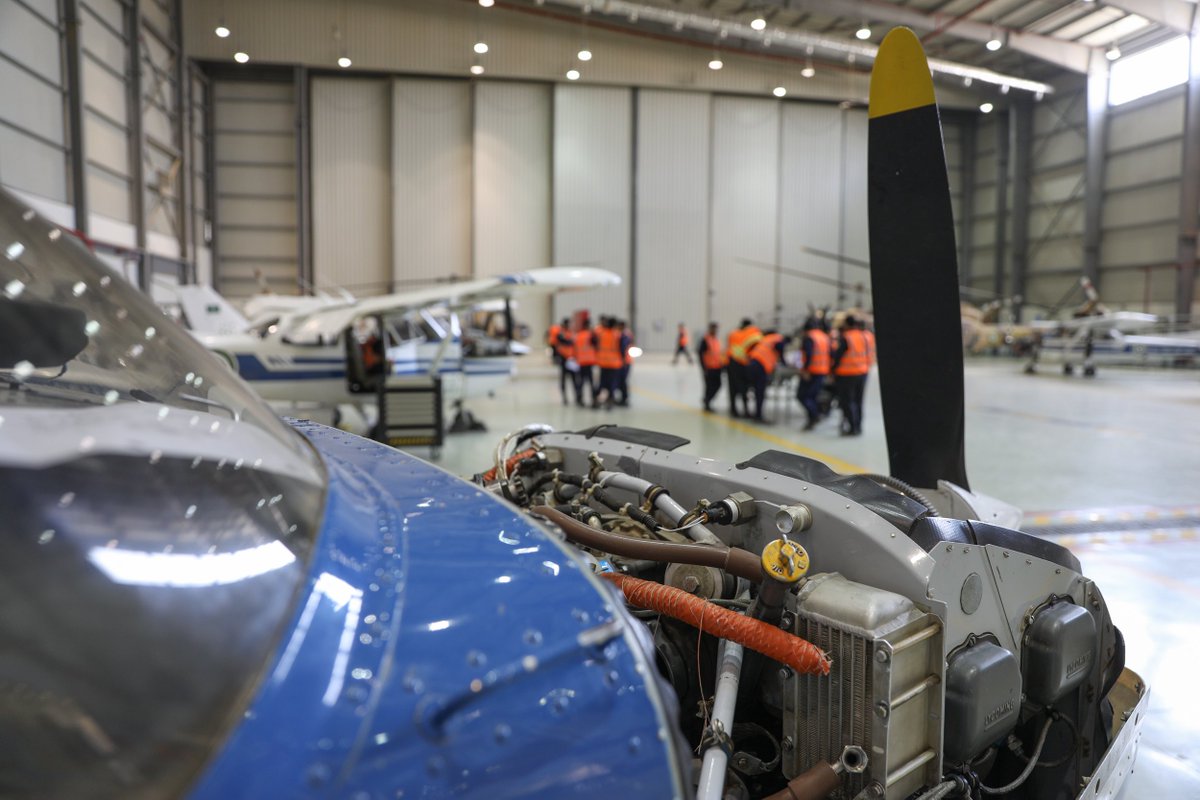 بمناسبة #اليوم_العالمي_لفني_صيانة_الطائرات  🧰، نحتفي بأبطالنا الذين  يضمنون أن نحلق بأمان وثقة في سماء العالم ✈️👨‍🔧

#AviationMaintenanceTechnicianDay