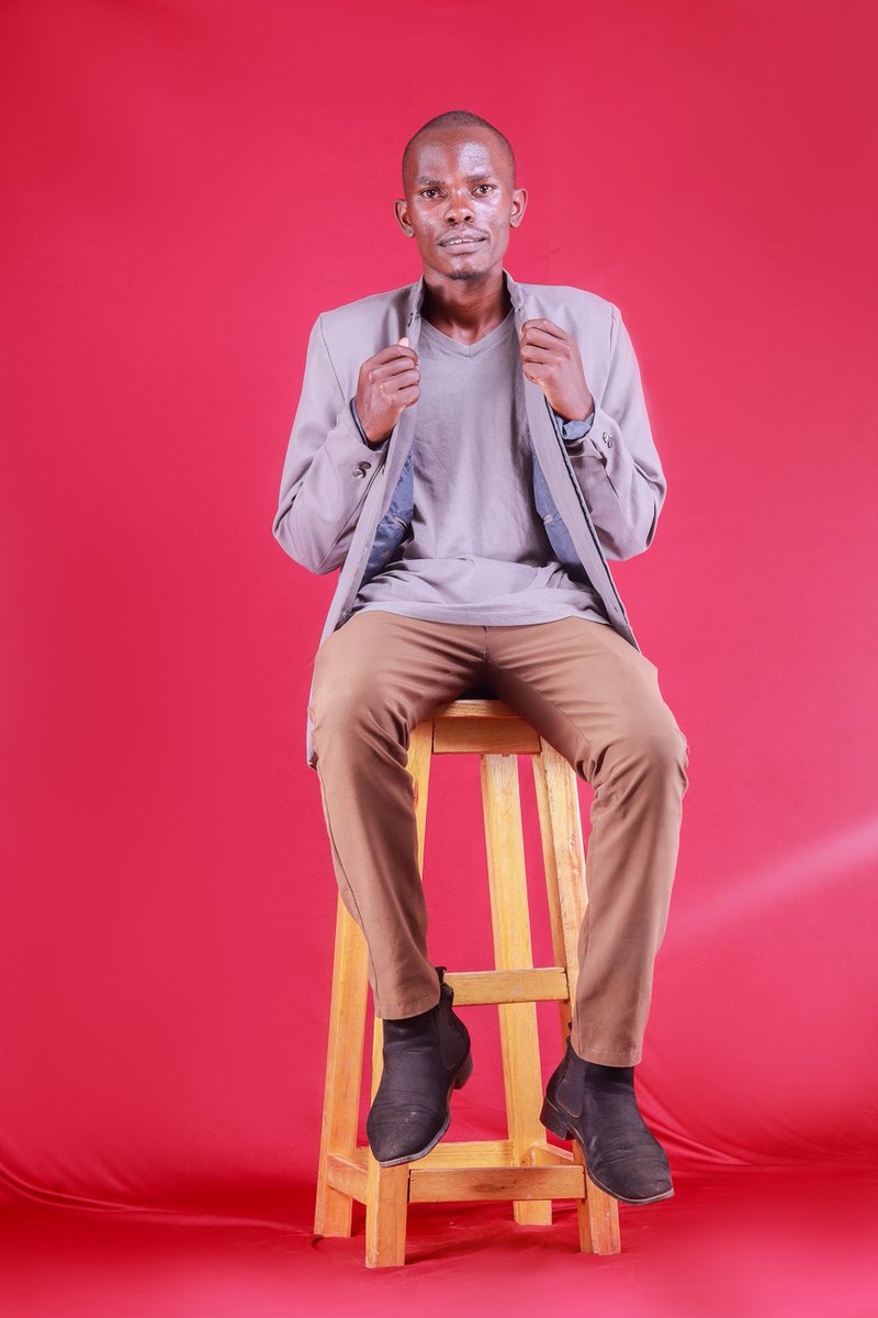 majeemoto's tweet photo. A random studio session at Amocare studios in Mabungo culminated into the making of this great song( top notch barz😂😂). ,Rhymes( urari wa vina umeweza kuweza) . Nendelea kutazama video hii kwenye chaneli yangu. Remember to hit a subscribe button .👉https://t.co/Gb8oSKhMPO hi https://t.co/lA6sQJ0qoz