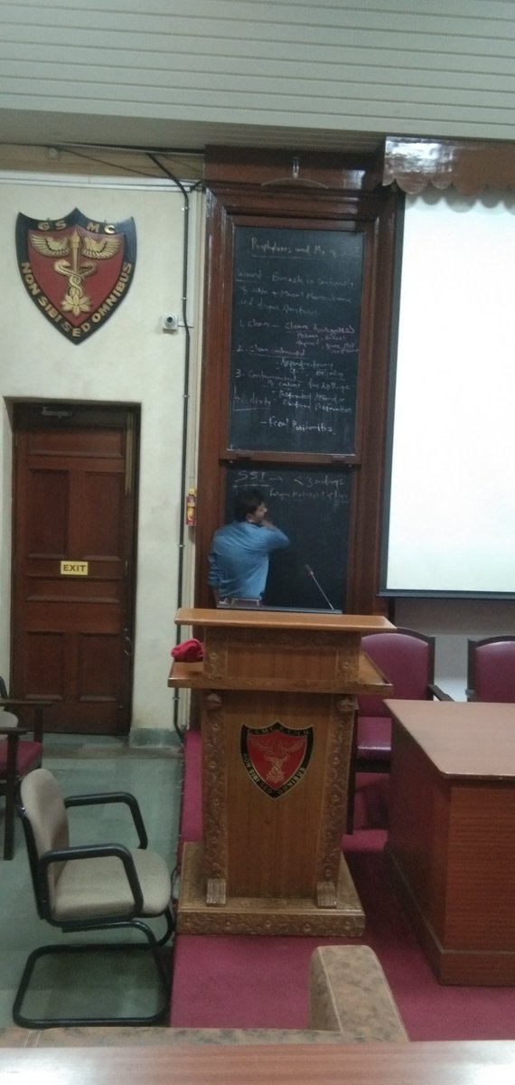 PHSaraf's tweet photo. Delighted to see the use of chalks and boards instead of PPTs in the Surgery Lecture by Dr Sandeep sir. Felt a lot easier to understand and retain the topic. 

These kind of lectures restore the faith in investing time to attend them and learn. https://t.co/qTXFbPd6mZ