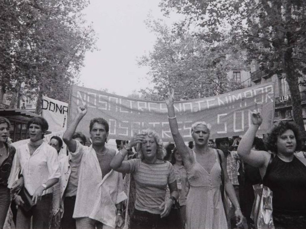 euromemories's tweet photo. 🌈✊🏾" L'orgull no és consum" és el títol del grafiti executat avui al mur de #LaModel en el marc de la tercera edició del projecte #RapForMemories 👉 https://t.co/XW3ZJYiS5p

📸El treball s'inspira en la icònica fotografia de Colita, 'Manifestación gay, Barcelona, 1977' https://t.co/IgkLD4mNgU