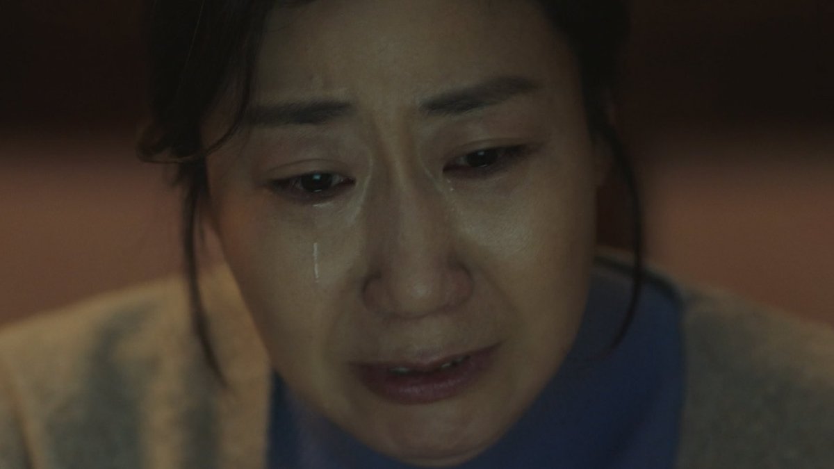 loverdramas's tweet photo. “제가 진짜 복수하고 싶었던 건 그들로 인해 철저히 망가져버린 어머니의 삶, 세상에서 가장 사랑하는 아들에게 평생을 나쁜 엄마로 살아야 했을 그 아픔입니다. 다시 어머니 곁으로 돌아갈 수 있는 날이 온다면 어린 시절 그 어느 한 때처럼 어머니 품에 안겨 따뜻한 녹두전 한 장 먹고 싶습니다” https://t.co/2NmDyfQBqI
