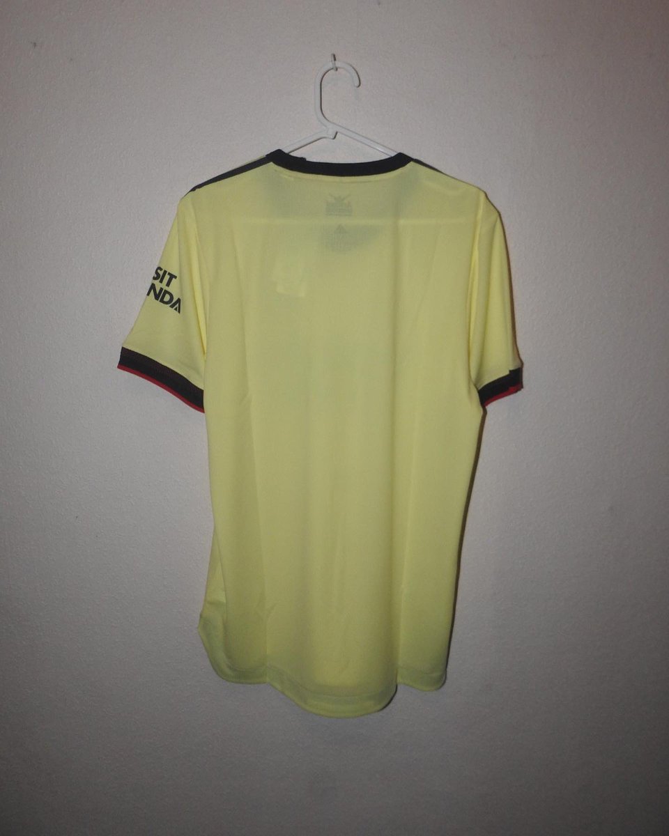 SecondHSports's tweet photo. @WalmsDesigns @ShirtSellerList We’ve got a short sleeve version in a medium https://t.co/RQu3jSEk8f