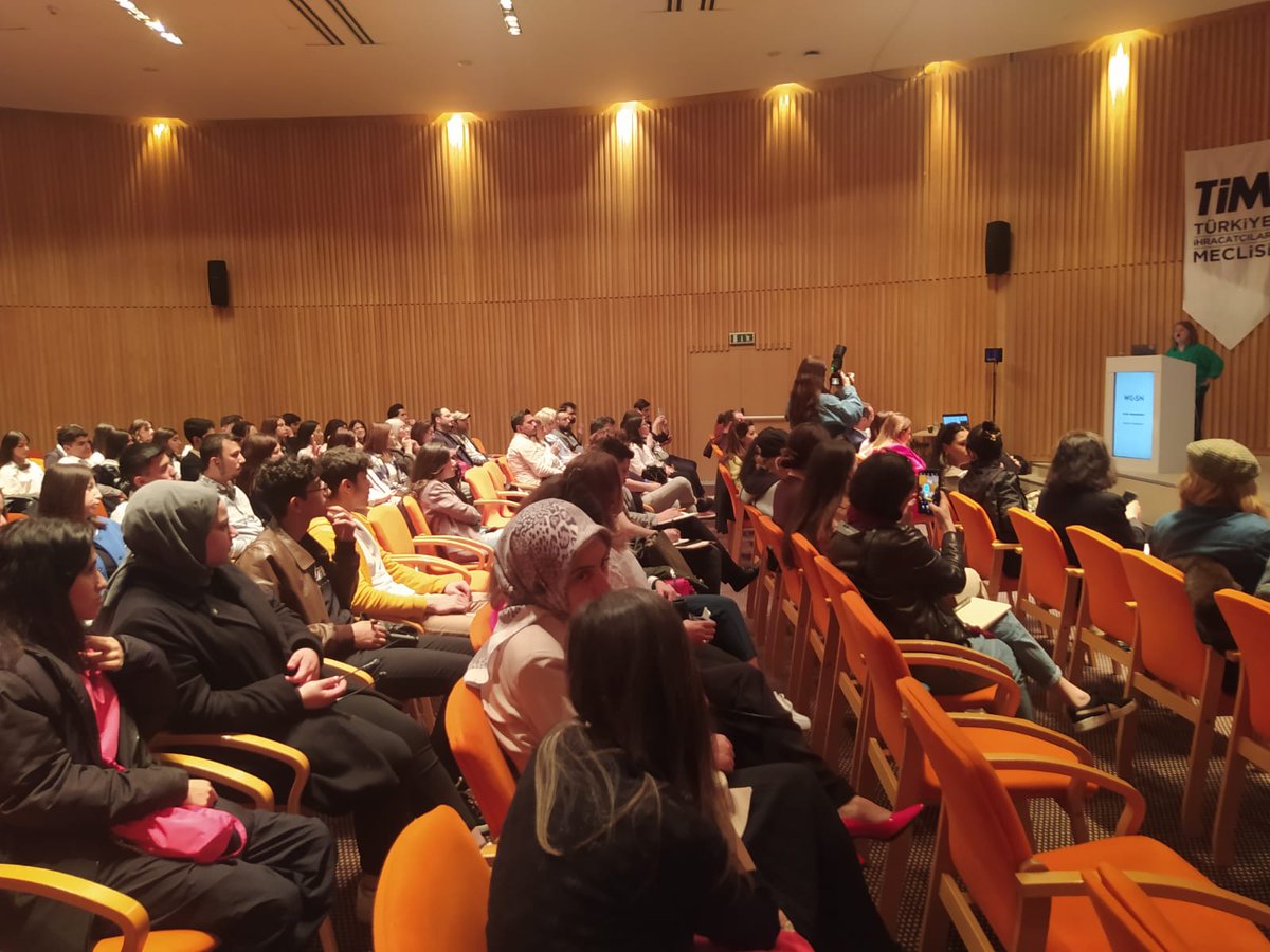 tasevvakfi's tweet image. 2024-2025 Sonbahar/Kış Sezonu Trend Semineri, bugün WGSN Kreatif Danışmanı Kim Mannino’nun sunumuyla düzenlendi

İDMİB ve WGSN iş birliği ile düzenlenen seminere TASEV Ayakkabı ve Saraciye MTAL öğrencileri de katıldılar.

#trendsemineri #wgsn #idmib