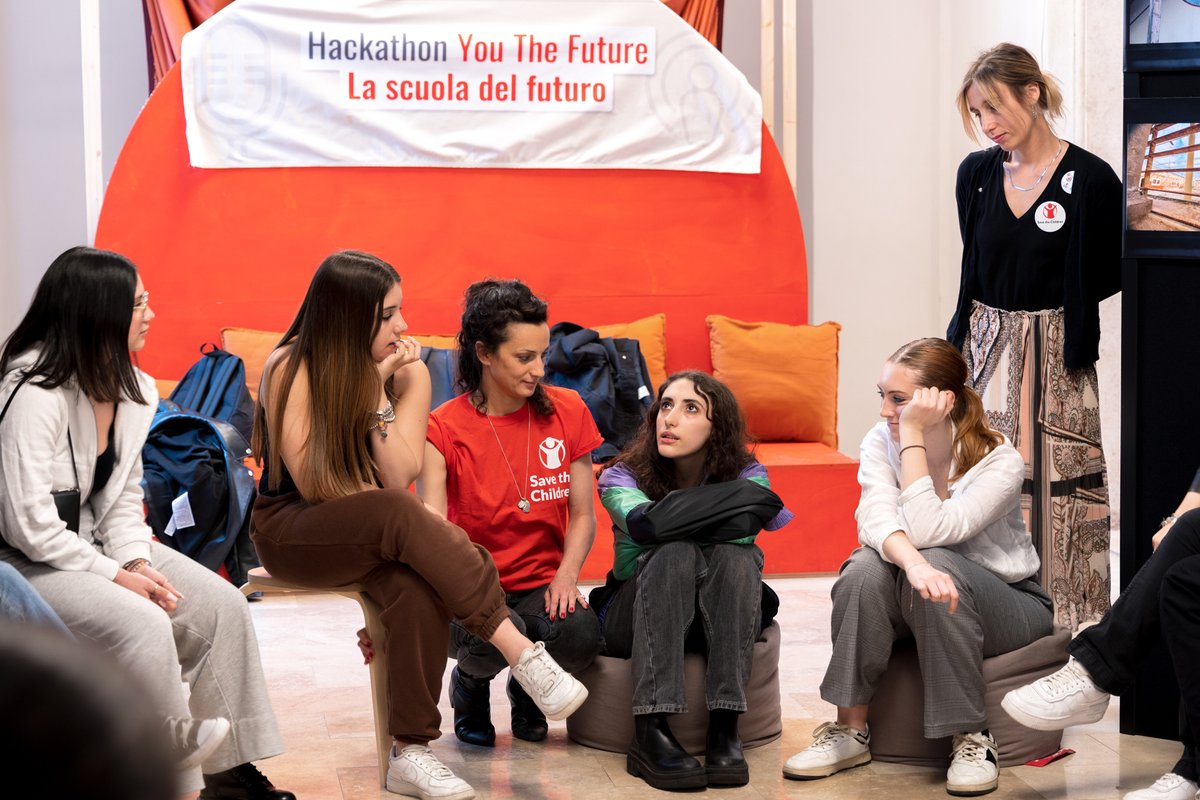 GruppoCDP's tweet photo. 🎧Ascolta “La scuola del futuro”, il #podcast realizzato dai giovani #studenti di Roma, Napoli e Torino con il contributo dei volontari di CDP e #FondazioneCDP nell’ambito del progetto #YouTheFuture.
👉 Leggi i dettagli: https://t.co/1DVuNAWXOf https://t.co/X8nf0Q2zfO