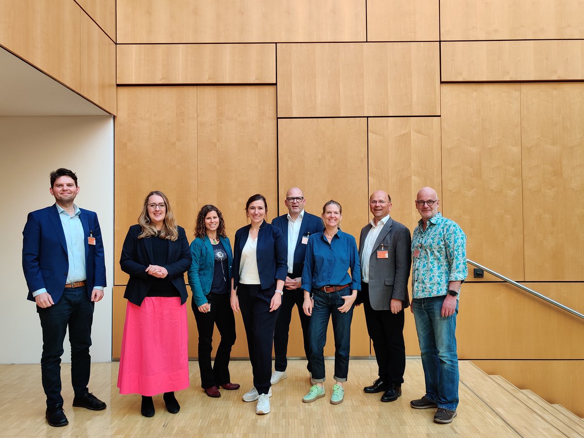 Gestern haben wir unser Positionspapier zu gleichen #Wettbewerbsbedingungen für die #NachhaltigeWirtschaft veröffentlicht. Heute konnten wir es <a href="/katdro/">Katharina Dröge</a> vorstellen. Unter anderem ging es bei unserem Gespräch um grüne #StartUps und #Kreislaufwirtschaft. 👉 loom.ly/8f_G4wQ