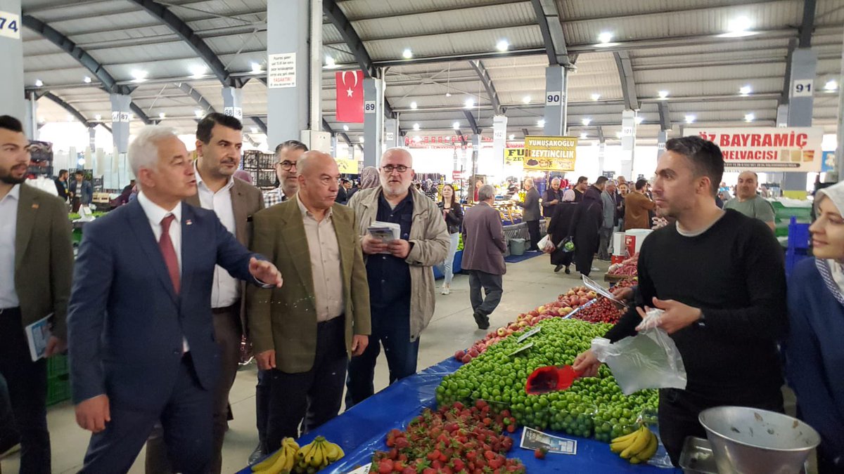 berkan_karaca's tweet photo. Millet İttifakı Milletvekillerimiz, Biga İlçe Başkanımız Hikmet Murat Türkkan, İl Başkanlarımız, diğer siyasi parti paydaşlarımız, teşkilatlarımız ile birlikte Biga kapalı pazar yerini ziyaret ettik. 

Birlikte güçlüyüz. Birlikte kazanacağız. #kararver https://t.co/2CJLKiWnOF
