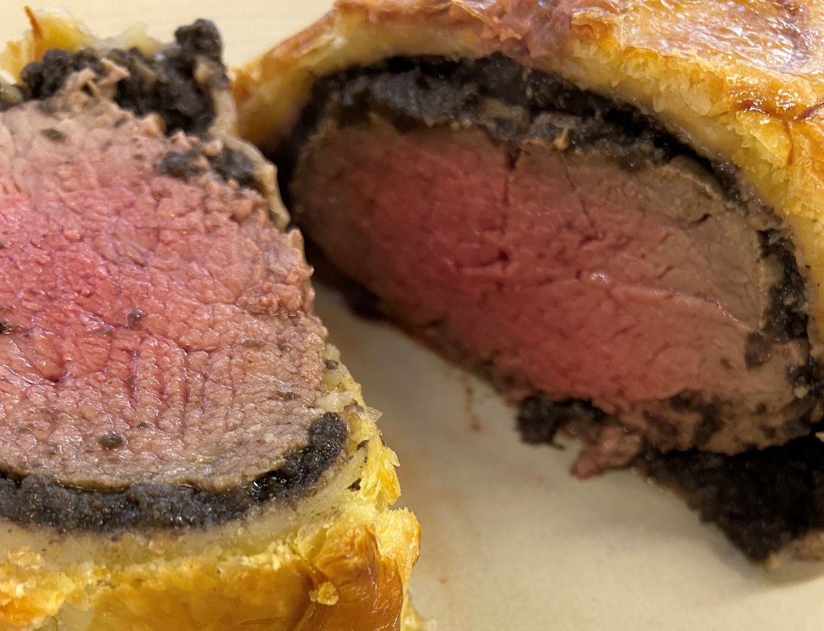 Last chance to order one of our delicious Beef Wellingtons! 😋 Available for pre-order online until MIDNIGHT TOMORROW, Thursday 25th May. rovesfarm.co.uk/product/beef-w…
